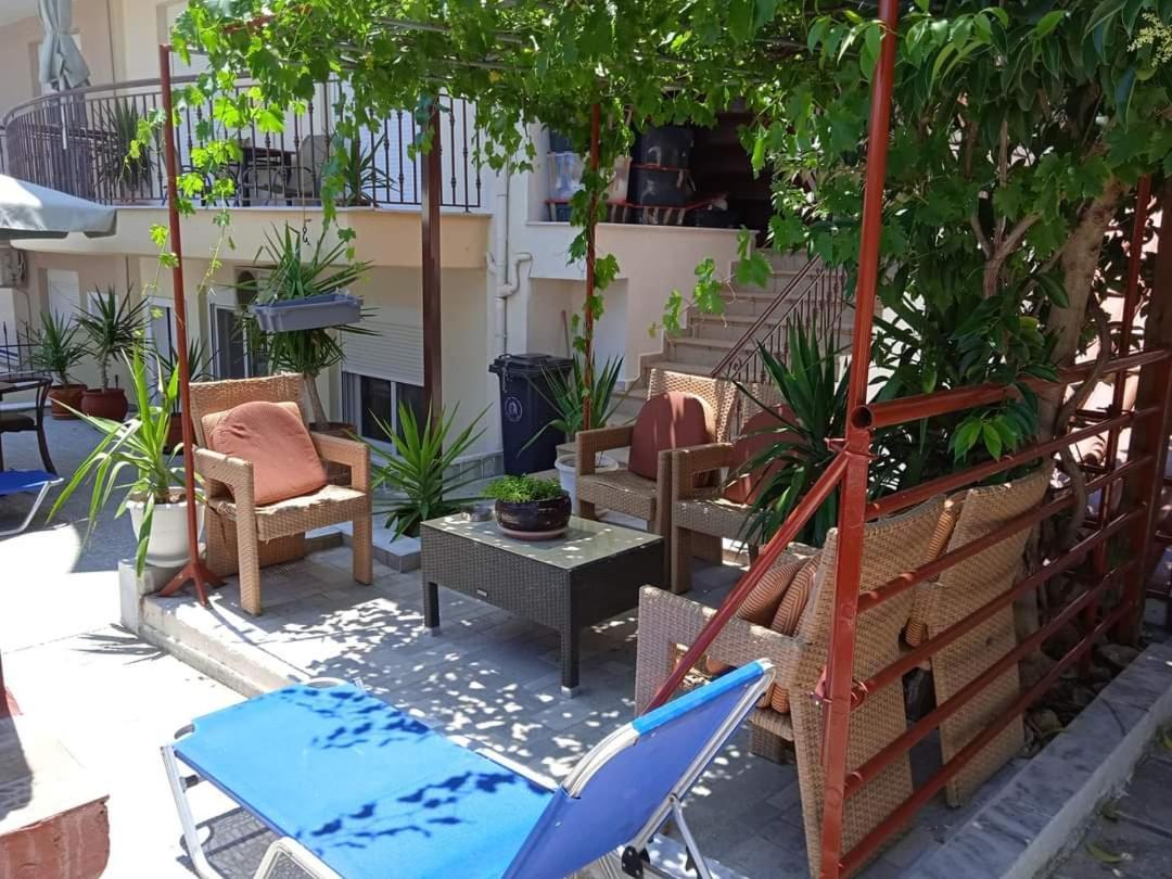 Blue Moon Accommodation Nea Michaniona Esterno foto